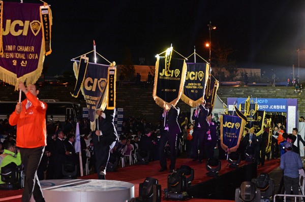 c0e0a49de2fc121f7017867d27b0d8e6_1444528