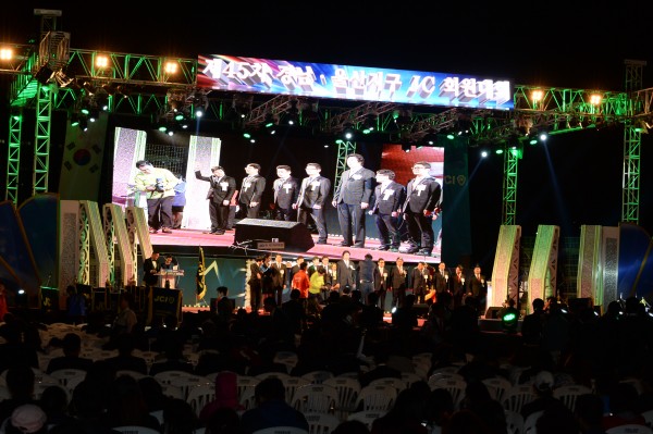 c0e0a49de2fc121f7017867d27b0d8e6_1444528