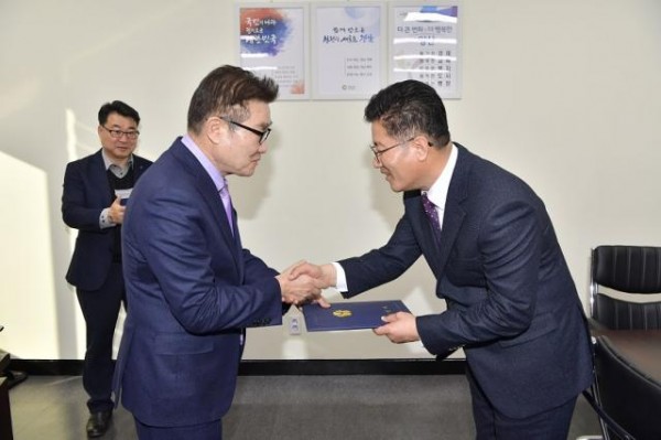 9c7fcdf410f3ac3cbd2797eaae2cda32_1551409