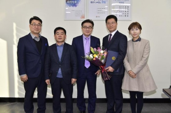 9c7fcdf410f3ac3cbd2797eaae2cda32_1551409